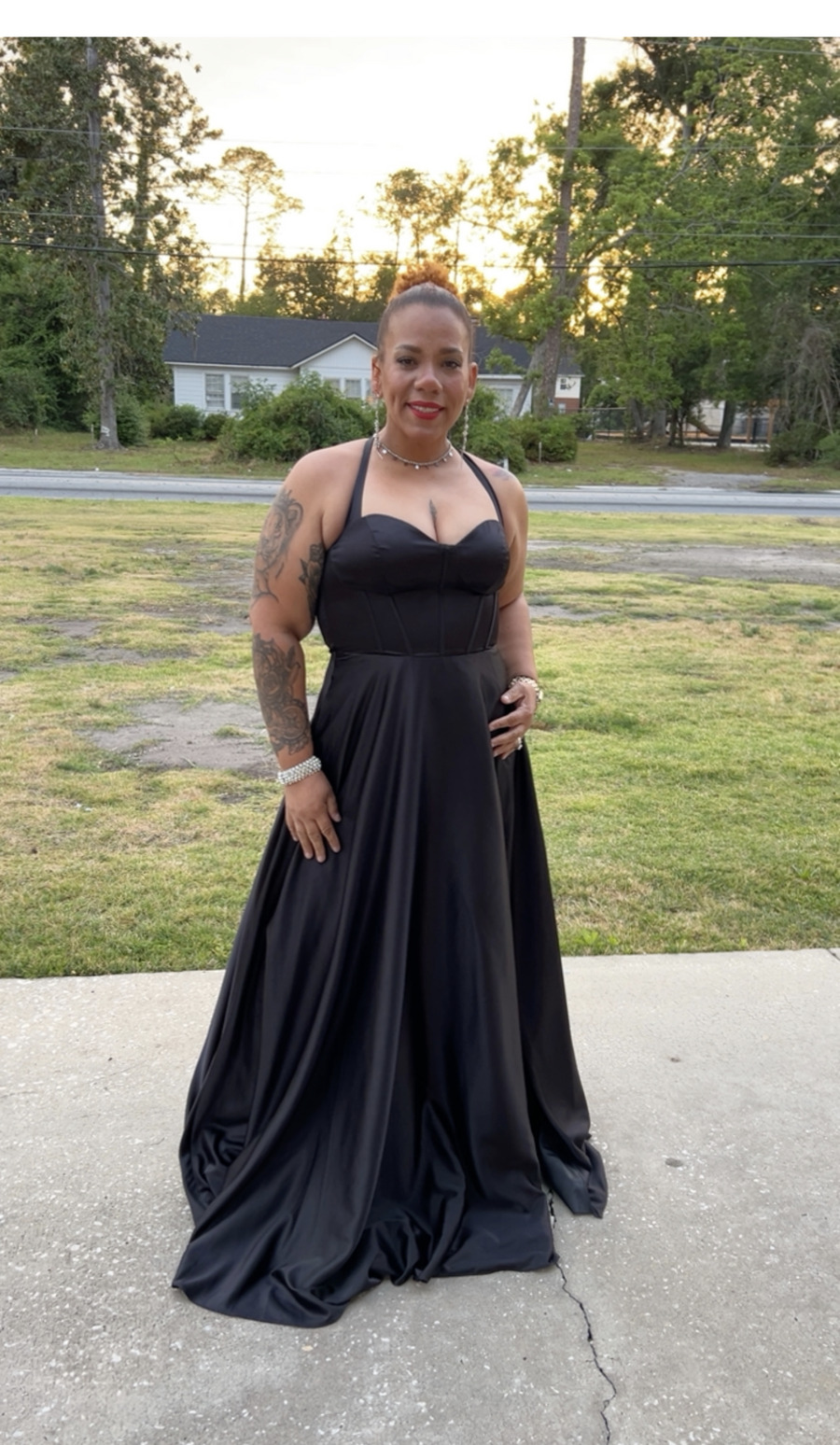 Kalisha smiling at an outdoor event after her weight loss